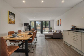 3-Bed, 2-Bath Wembley Apartment with Free Parking